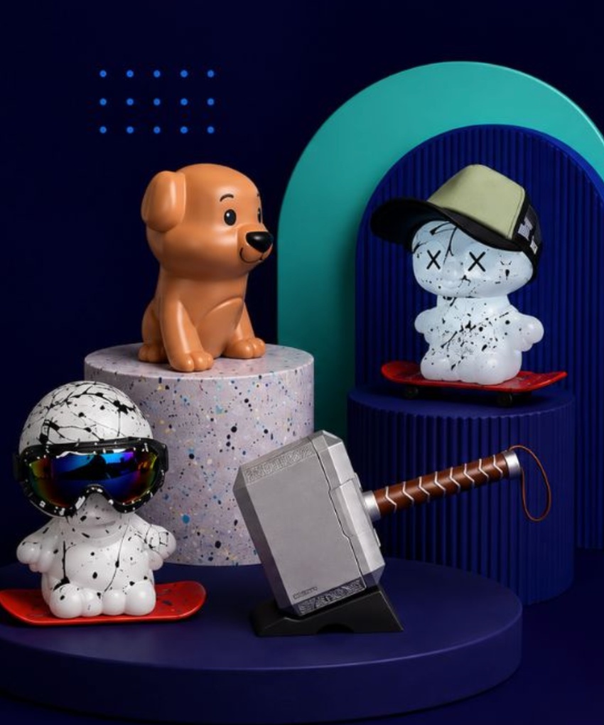 Luminárias e produtos criativos Decorfun em uma composição de exposição